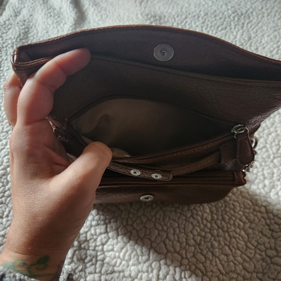 *SOLD*Nine West Genuine Leather Purse - Picture 5 of 9